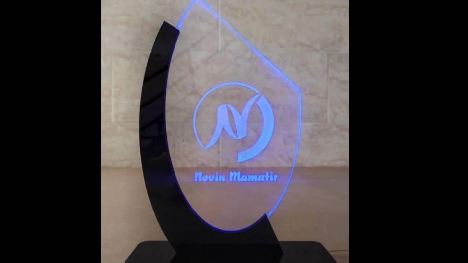 حکاکی و برش لیزری ساخت تندیس و رومیزی حکاکی چهره