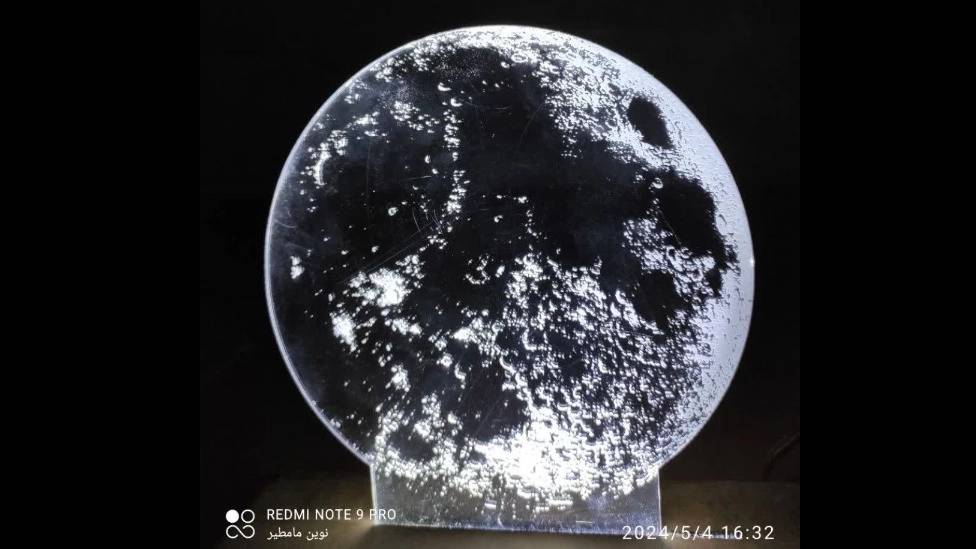 حکاکی و برش لیزری ساخت تندیس و رومیزی حکاکی چهره