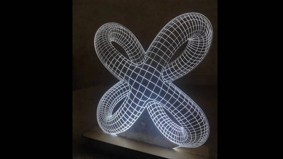 حکاکی و برش لیزری ساخت تندیس و رومیزی حکاکی چهره